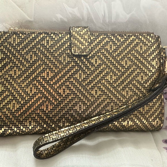 A golden Michael Kors “Adele” Smartphone Wristlet - Picture 4 of 6